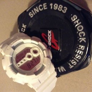 WHITE CASIO ANALOG/DIGITAL G-SHOCK WATCH